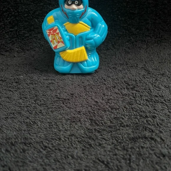 VINTAGE 1998 "NAGANO OLYMPICS" MCDONALDS TOY Hamburglar Hockey Player - Picture 6 of 8